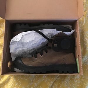 New Palladium Hiking Boot Size 7 (USA)