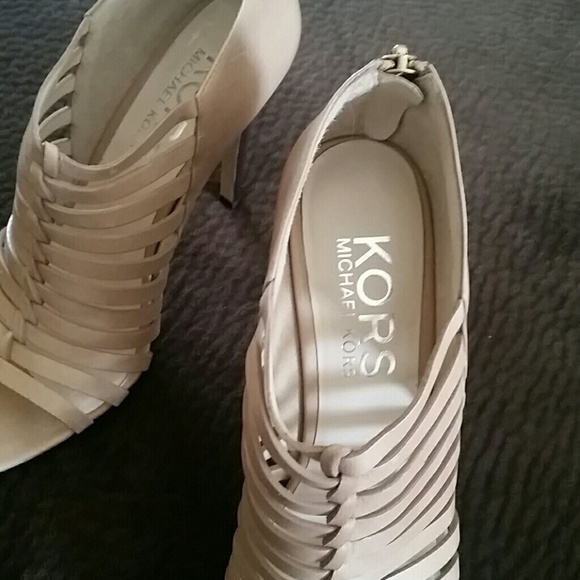 Authentic Michael Kors Shoes - Picture 3 of 4