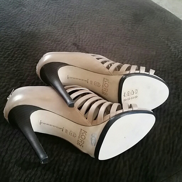 Authentic Michael Kors Shoes - Picture 4 of 4