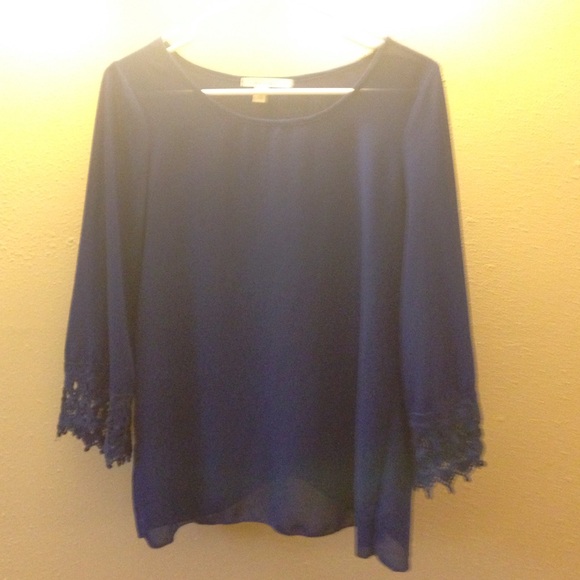 Navy blue long sleeve top!