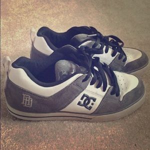 Skateboarding shoes--hardly worn