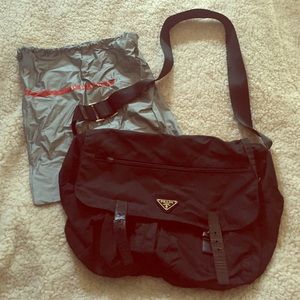 💯 Authentic Prada Crossbody In Black