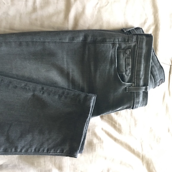 Distressed denim - Picture 3 of 4