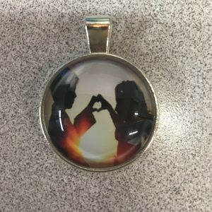 Picture pendant with chain