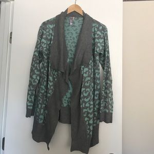 Gray ✖️mint green leopard print sweater!