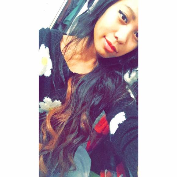 Meet your Posher, Nicole - Picture 1 of 1