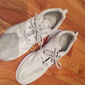 Nike WMNS Roshe One Sneakers