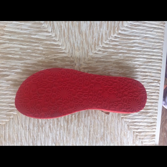 UGG Sandals EUC Great for summer! Comfy walking - Picture 2 of 3