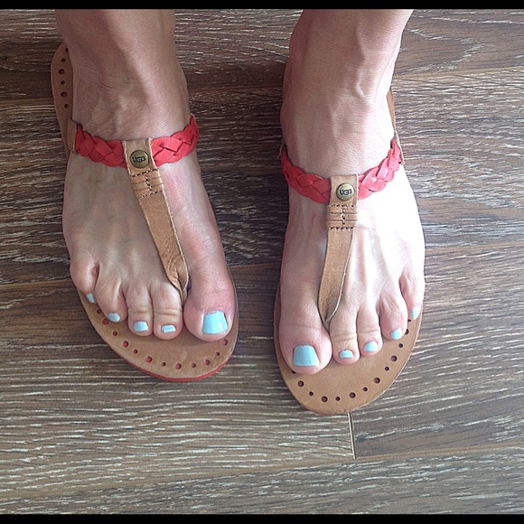 UGG Sandals EUC Great for summer! Comfy walking - Picture 3 of 3