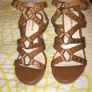 Brown wedge sandals with platform.