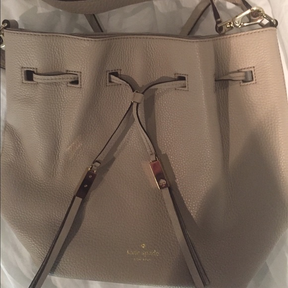 Kate Spade drawstring bag. Very good condition.