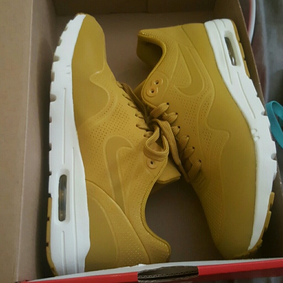 new nike women air max 1 ultra moire