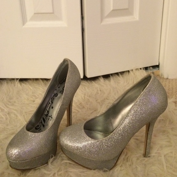 Silver Glitter Pumps - Picture 2 of 4