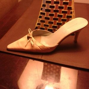 3 1/2 Bandolino leather mules