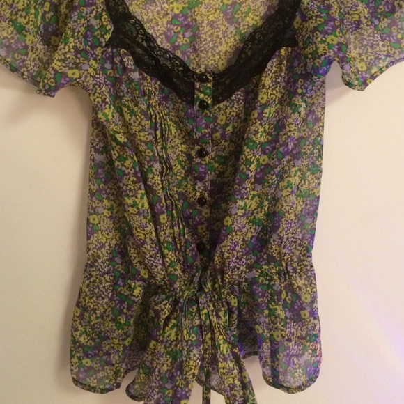 Floral blouse - Picture 2 of 3