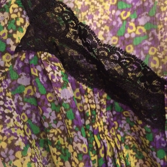 Floral blouse - Picture 3 of 3