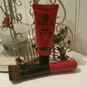 Koh Gen Doh Moisture Foundation AND brush