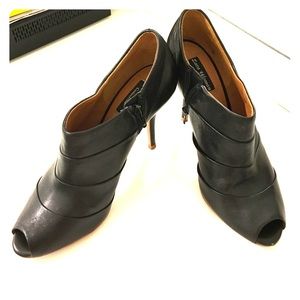 Zara Black Peep toe Booties with side zippers 👠👠