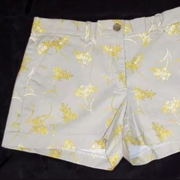 Floral Yellow Khaki Shorts GAP - Picture 3 of 3