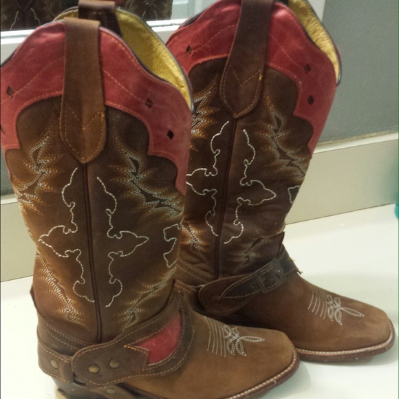 Ladies cowboy boots size 61/2 only worn twice