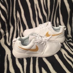 🔥 2016 Nike Roshe Run 🔥