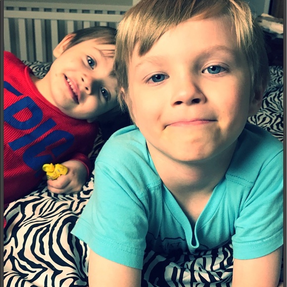 Meet your Posher, Cristina young mom of 7 - Picture 3 of 13