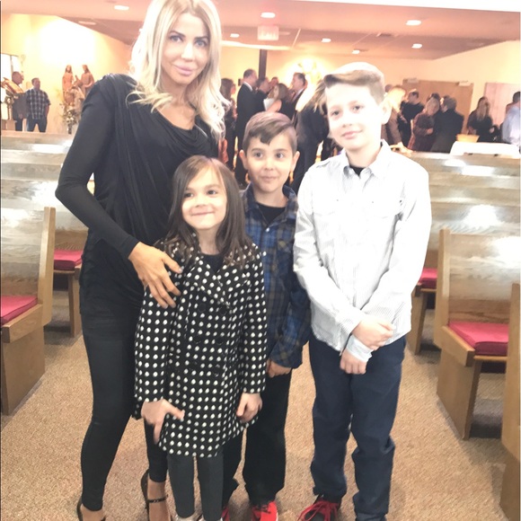 Meet your Posher, Cristina young mom of 7 - Picture 2 of 13