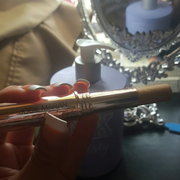 Josie Maran Highlighter