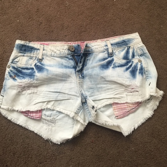 Hot Kiss-Acid wash short shorts