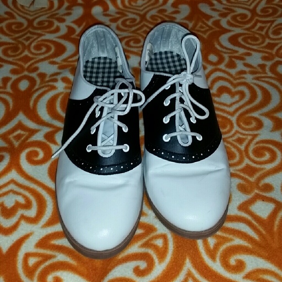 Oxford black and white classic shoes