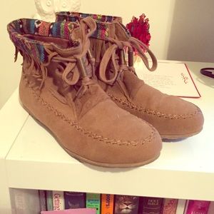 Moccasin boots