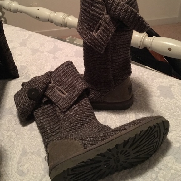 !!!sold!!!! AUTHENTIC cardigan UGGs