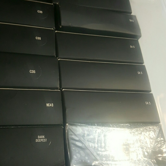 MAC STUDIO FIX POWDER PLUS FOUNDATION C4.5 - Picture 2 of 2