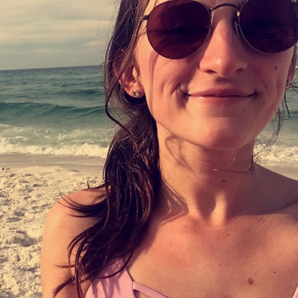 Meet your Posher, McKenzie - Picture 4 of 6