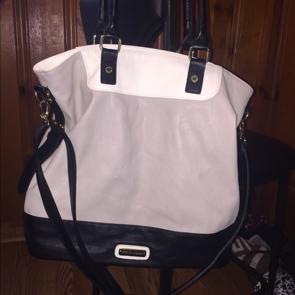 Steve Madden purse with matching wallet!