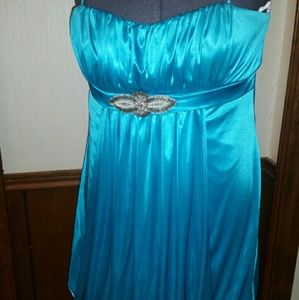 Beautiful, simple dress! 👗