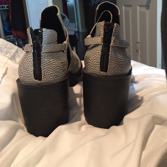 Shoes - Picture 3 of 3