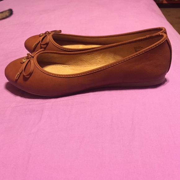 Brown shoes Bass