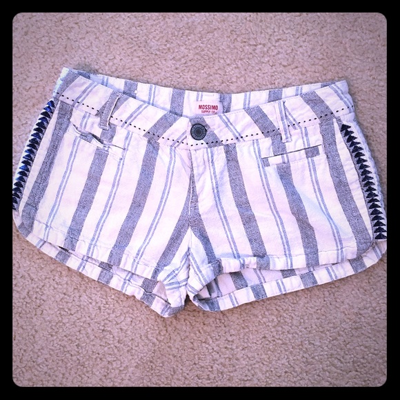 ☀️White and blue shorts☀️