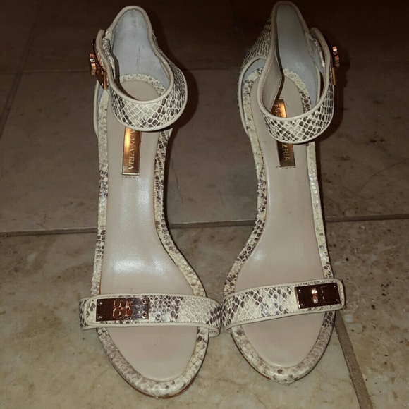 BCBG Maxazria snake skin Heels