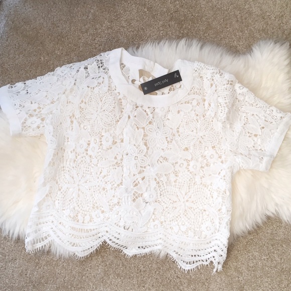 April Spirit Tops - All Over Lace Short Sleeve Top