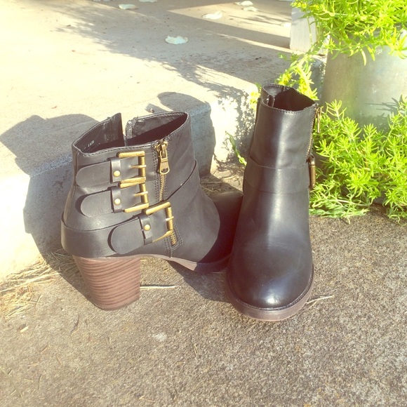 Black faux leather buckle booties