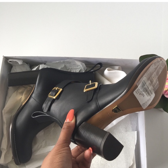 🎀HP🎀Chloe Black Leather Gold Buckle Ankle Boots - Picture 4 of 4