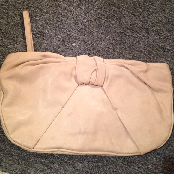 White bow clutch