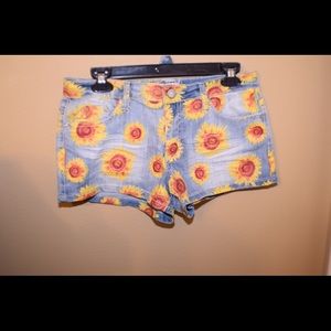 Low rise denim shorts with sunflowers