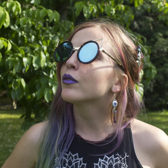 LAST 1! Cat Eye Cut Out Pointy Mirror Sunglasses - Picture 3 of 4