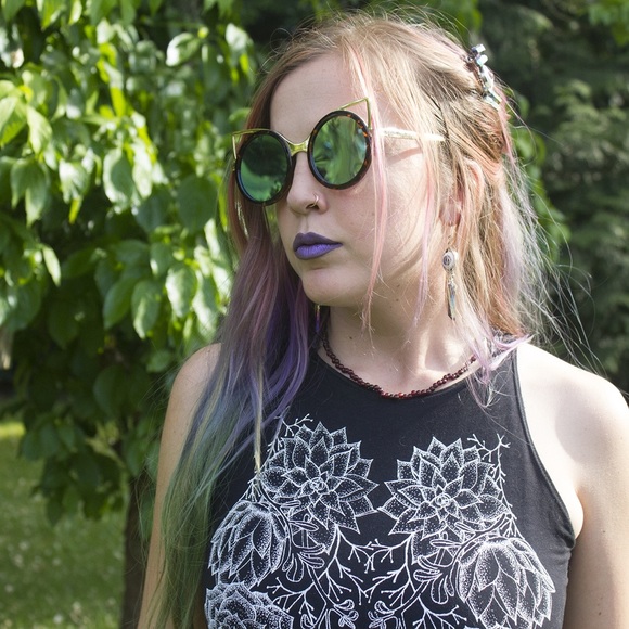 LAST 1! Cat Eye Cut Out Pointy Mirror Sunglasses - Picture 4 of 4