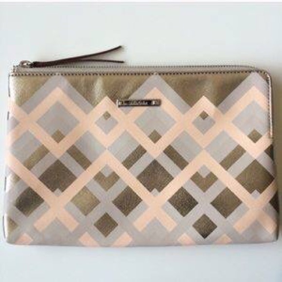 Capri pouch