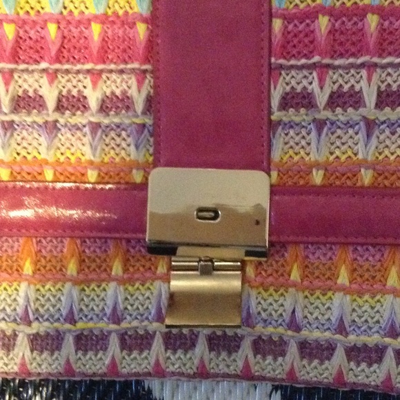 Multicolored weaved clutch - Picture 3 of 4