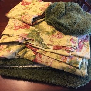 Shower curtain, curtain,rugs and toilet seat cover